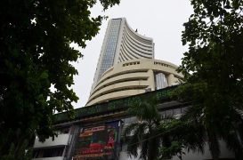 Sensex, Nifty Extend Losses as Weak Global Cues Weigh on Sentiment