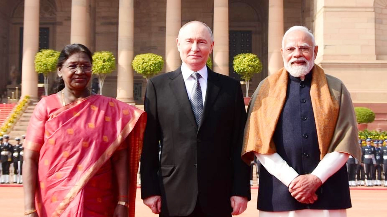 Putin receives ceremonial welcome, Tri-Services Guard of Honour at Rashtrapati Bhavan