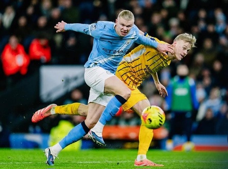 Burnley hold Man Utd to 2-2 draw; Villa play out goalless stalemate with Palace