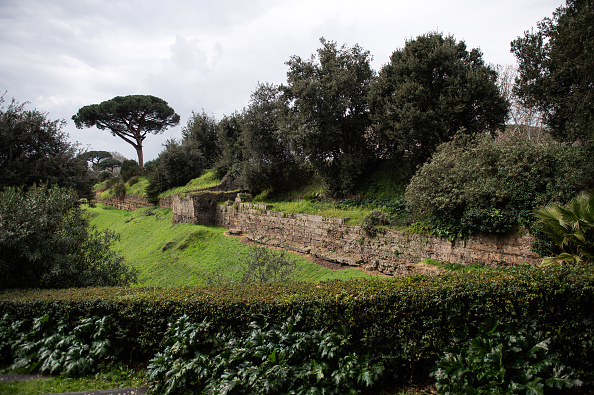 Digital scans unveil new love notes and sketches on ancient Pompeii wall