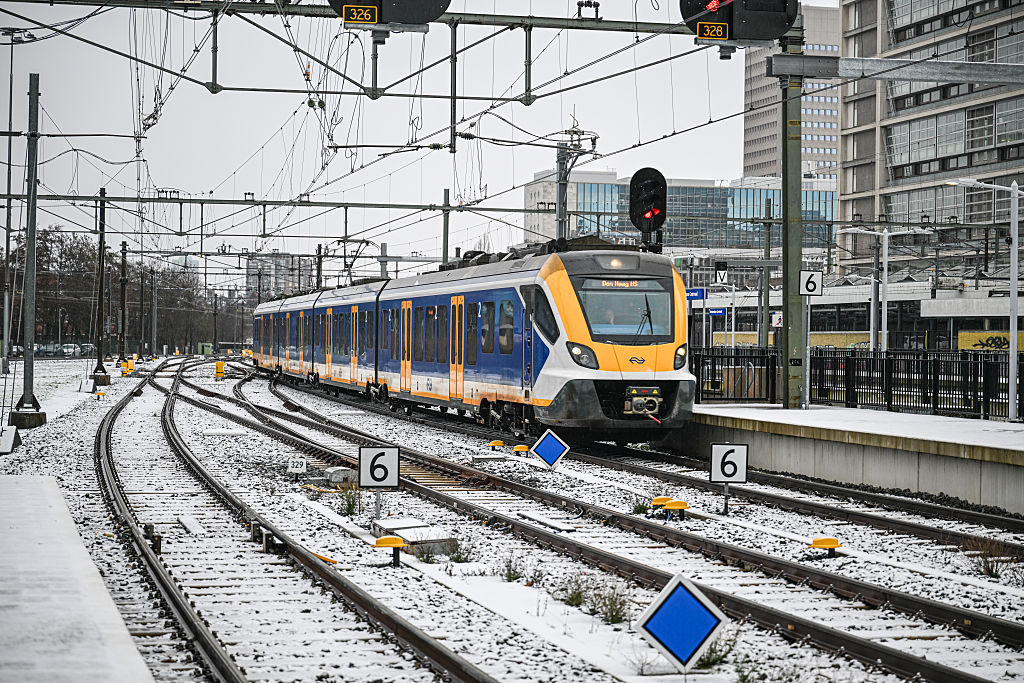 Snow cripples air, train and road traffic in the Netherlands