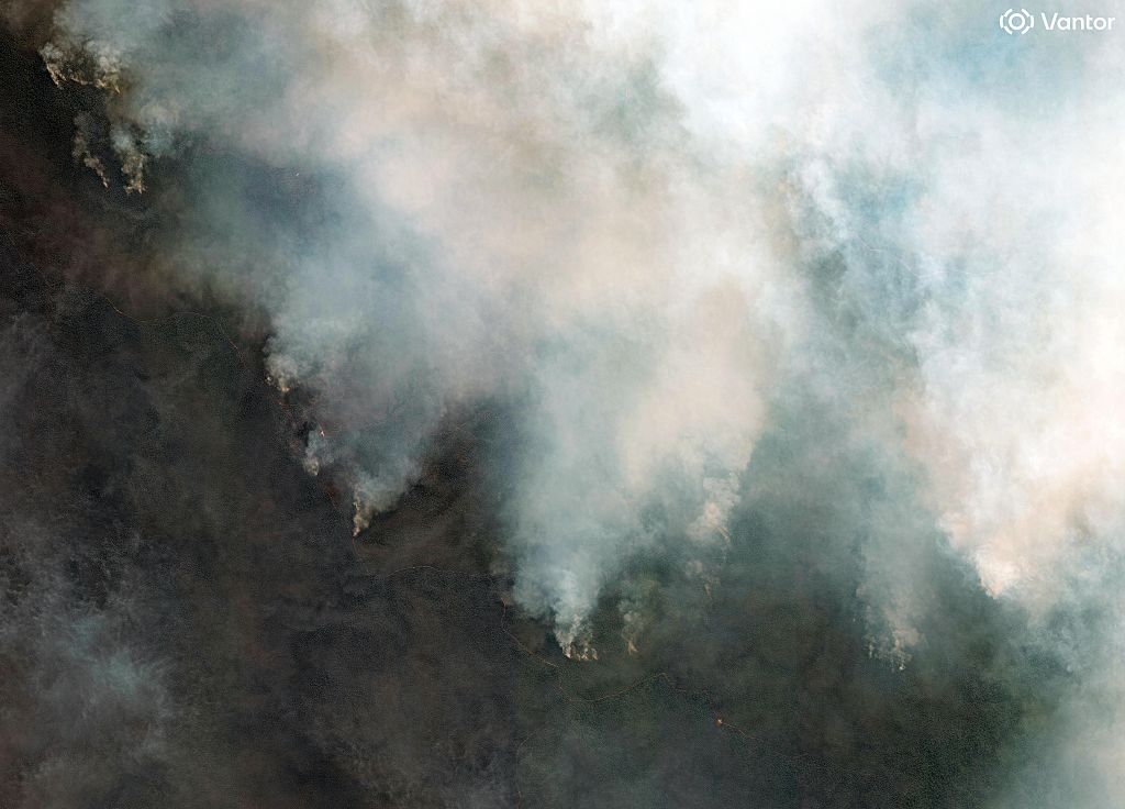 Australian heatwave fans bushfires, towns evacuated, Melbourne endures hottest day in 17 years