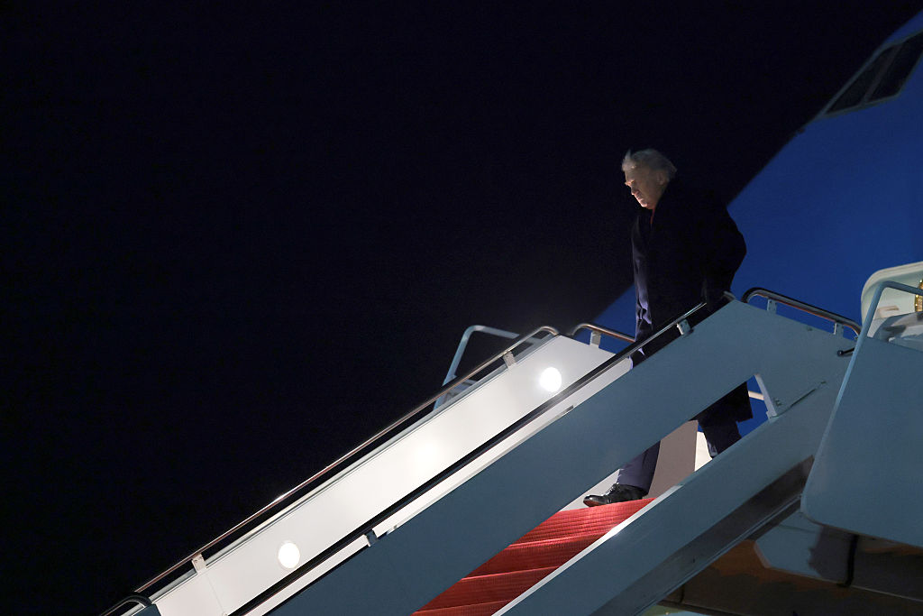 Trump’s plane lands safely after ‘minor electrical issue,’ Davos trip to continue