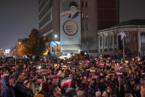 Iran protests intensify as exiled prince seeks to rally nationwide support