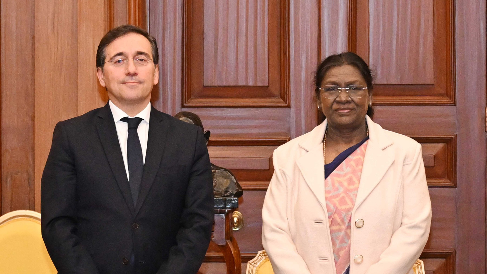 Spanish Foreign Minister calls on President Murmu at Rashtrapati Bhavan