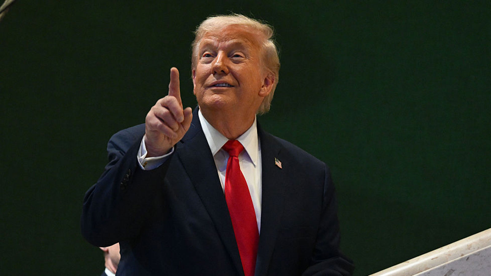 Trump mocks Macron’s sunglasses in Davos speech