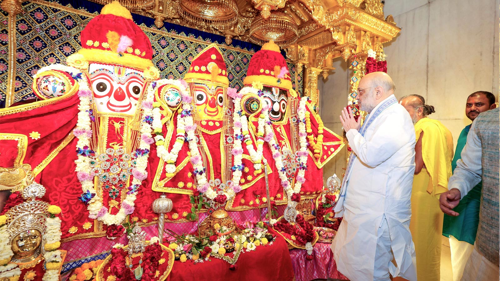 Amit Shah offers prayers at Jagannath Temple, Gurudwara and joins kite festival on Uttarayan in Ahmedabad