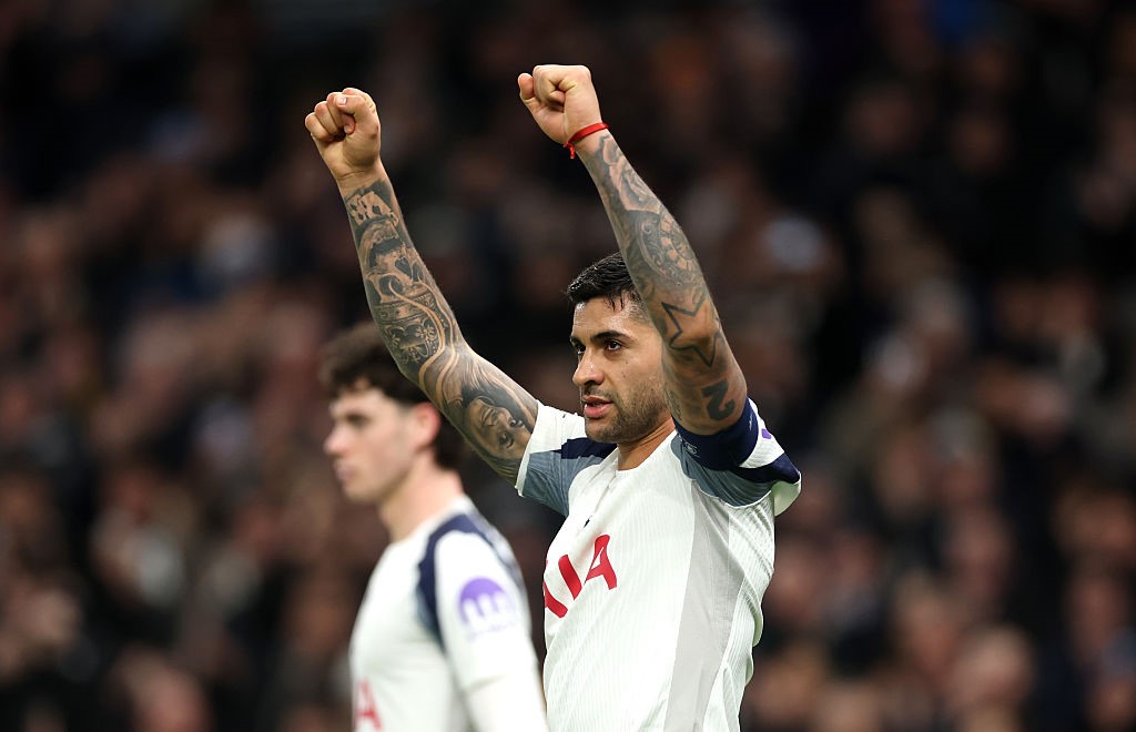 Tottenham beat 10-man Dortmund to close in on last-16 spot