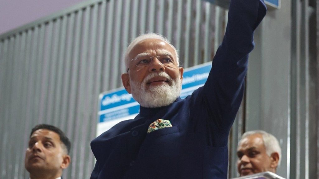 pm-modi-metro-4
