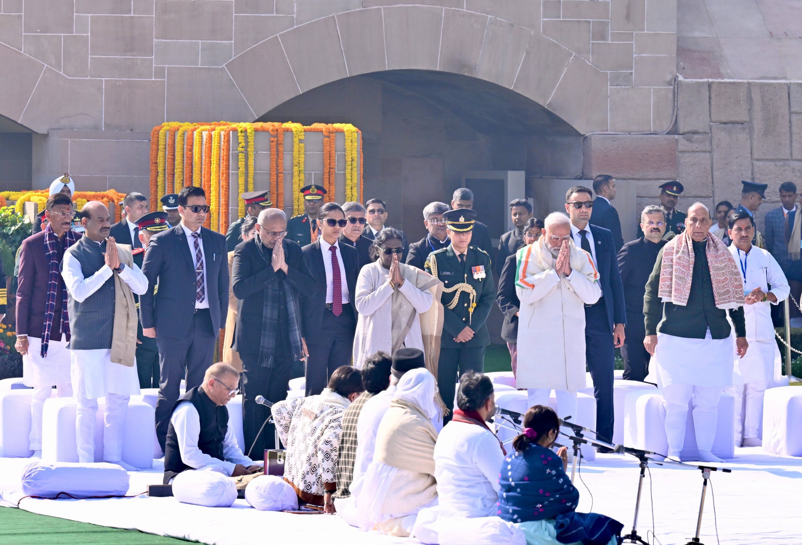 Nation Remembers Mahatma Gandhi on Martyrs’ Day: PM Modi, President Murmu Lead Tributes