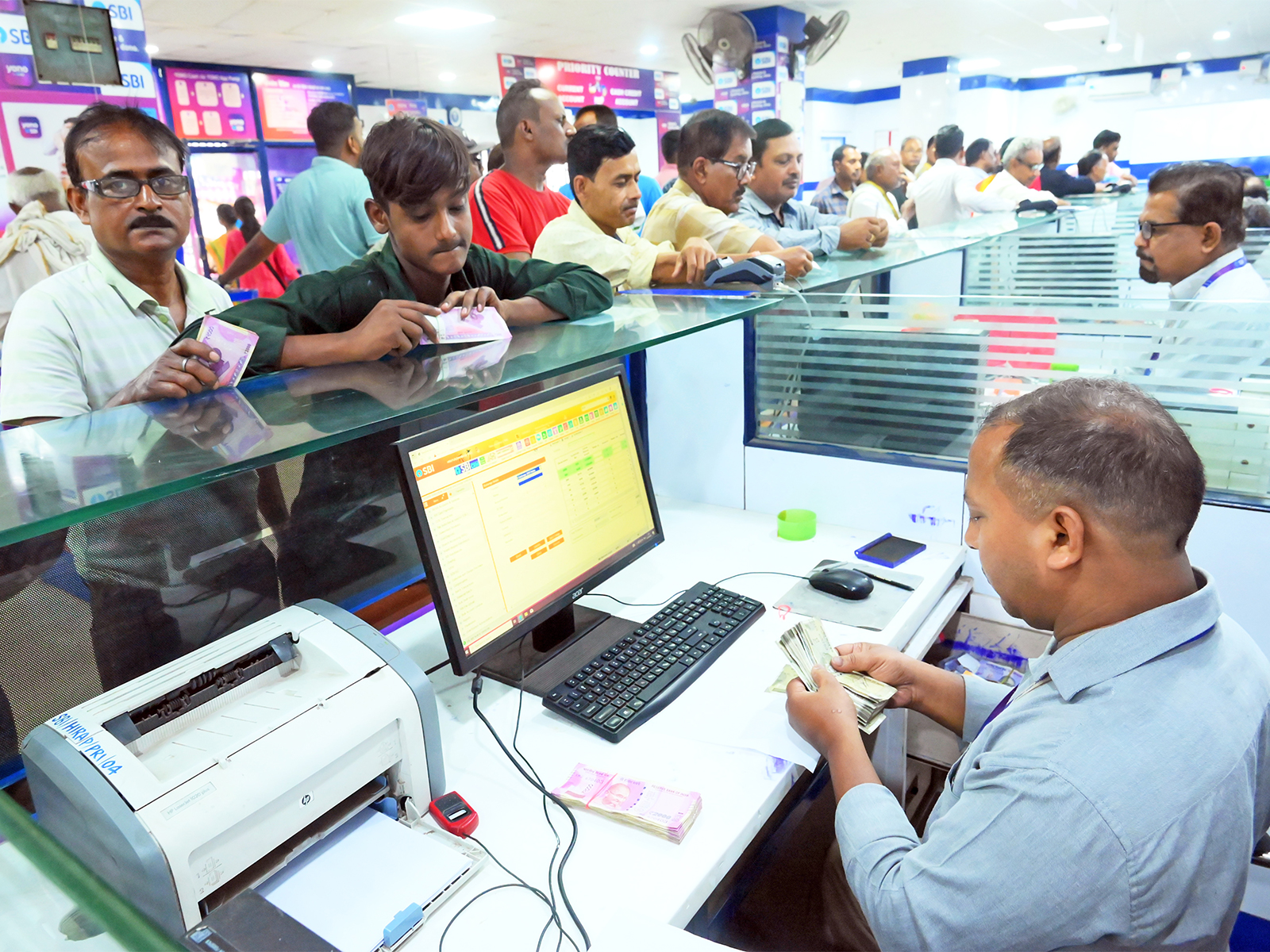 Banking sector earnings likely to rebound 17% in FY27–28: IIFL Capital