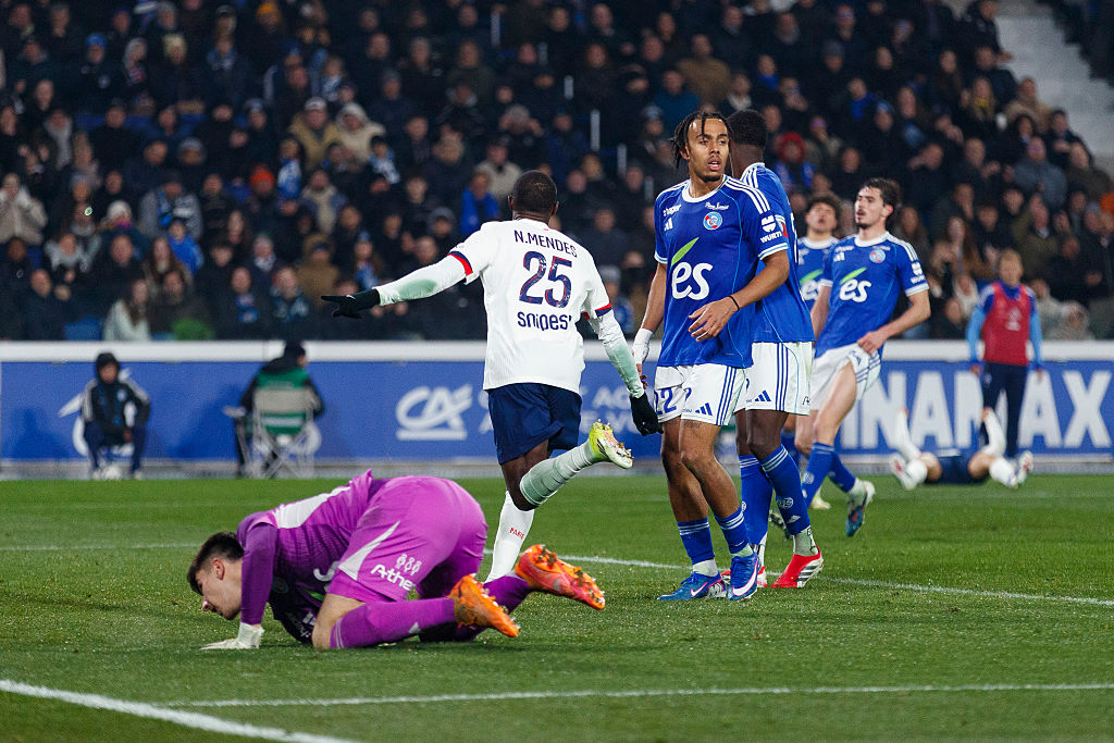 PSG score late winner as they go back to top of Ligue 1