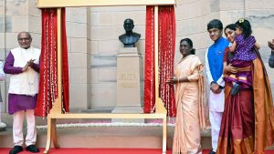 President Murmu unveils bust of Chakravarti Rajagopalachari at Rashtrapati Bhavan