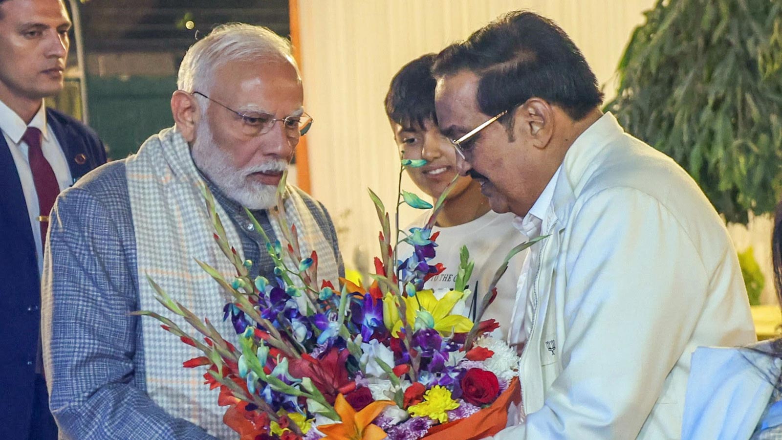‘His efforts improving lives of countless citizens’: PM Modi wishes C.R. Paatil on his birthday