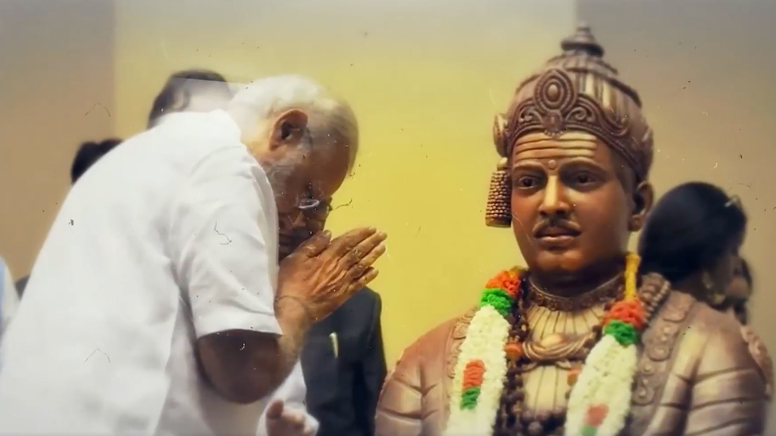 PM Modi pays tribute to Jagadguru Basaveshwara on Basava Jayanthi