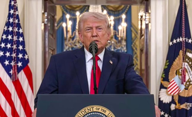 Trump urges Iran to sign a deal and discusses prolonged blockade