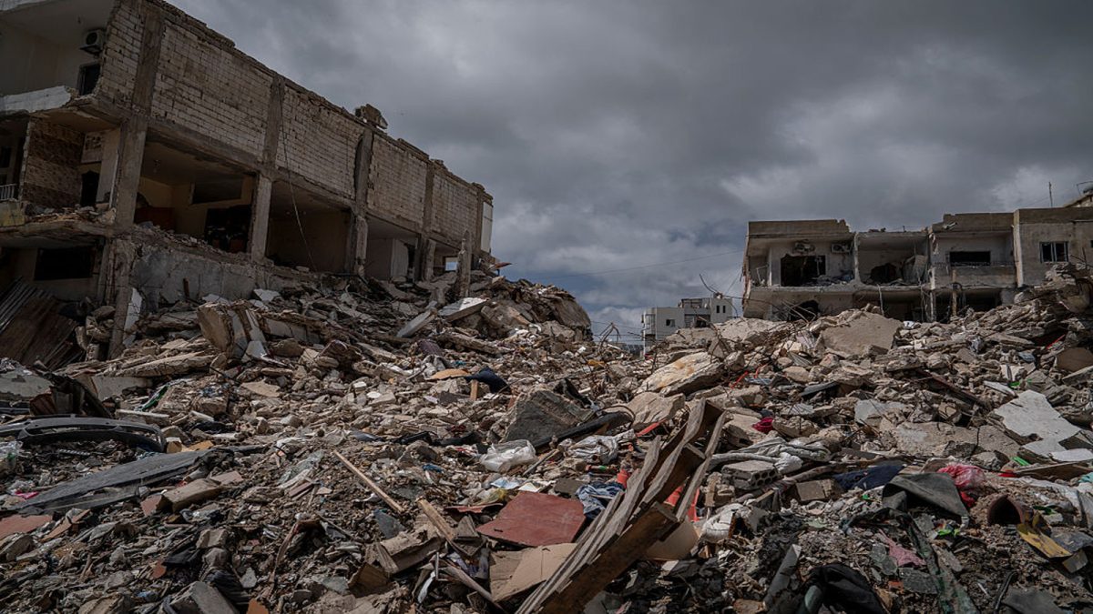 Israeli Strikes Kill 31 Across Southern Lebanon