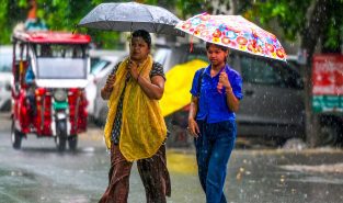 Light rain, thunderstorms likely in Delhi-NCR; air quality remains moderate