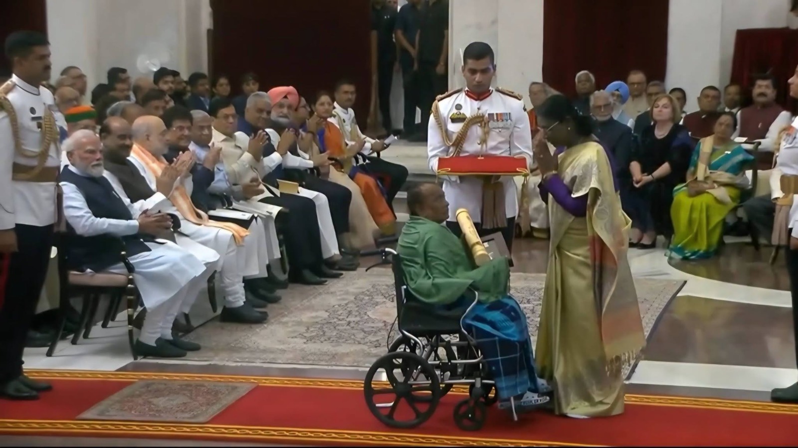 Shibu Soren conferred Padma Bhushan posthumously, wife receives honour from Prez Murmu