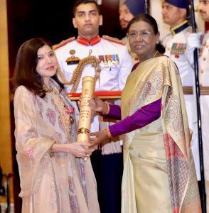 Alka Yagnik says she's ‘slowly finding way back’ after health battle, expresses gratitude for Padma Bhushan