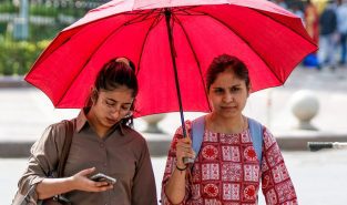 Warm, humid conditions persist in Delhi-NCR; IMD predicts rainfall, gusty winds