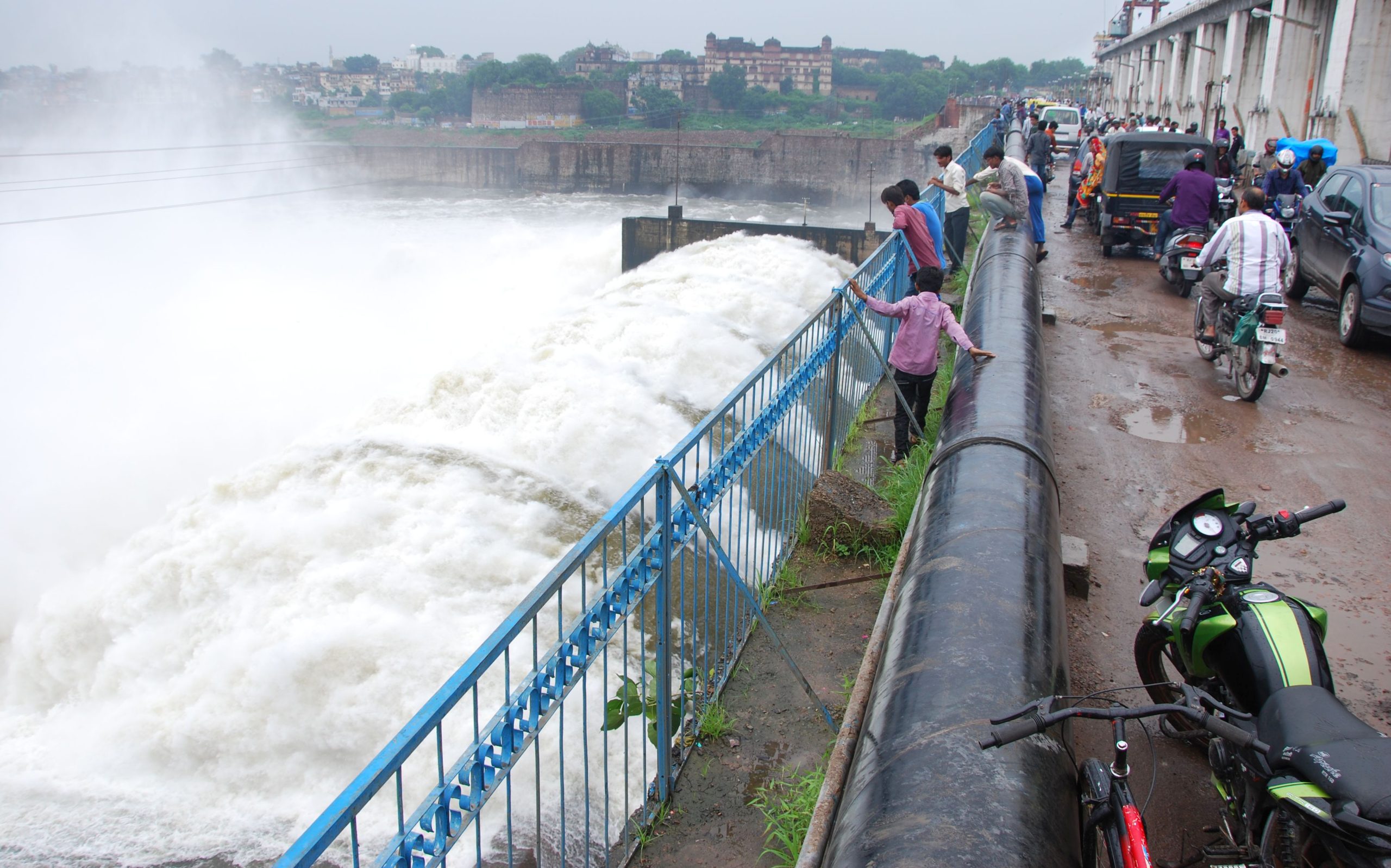 Gujarat: Vasna Barrage Gets 19 New Gates in Record 35-Day Safety Upgrade