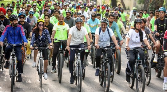 Mandaviya, Akshay Kumar to Join 3,000 Participants for Yoga Day Event at JLN Stadium