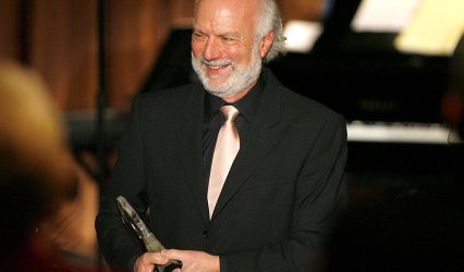 James Burrows, mentor to stars and master of sitcoms, dies at 85