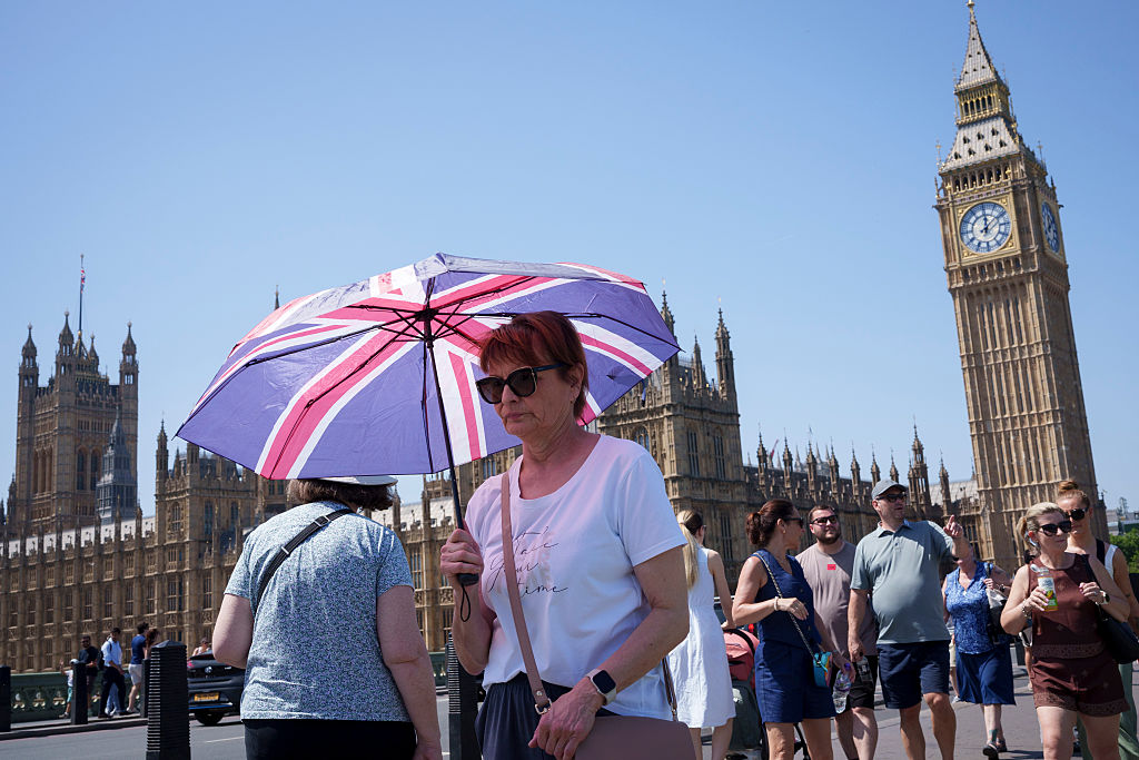 UK temperature seen breaking June record as heatwave spreads