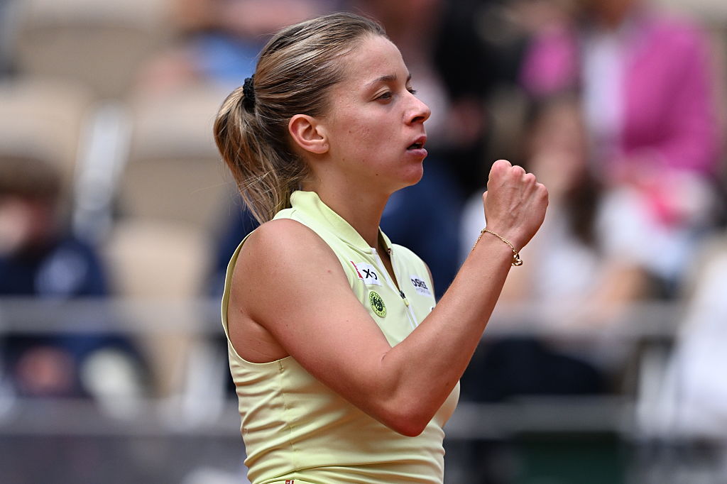 Qualifier Chwalinska reaches French Open semi-finals