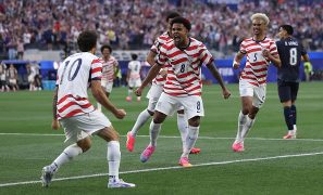 US thrash Paraguay in LA to launch home World Cup in style