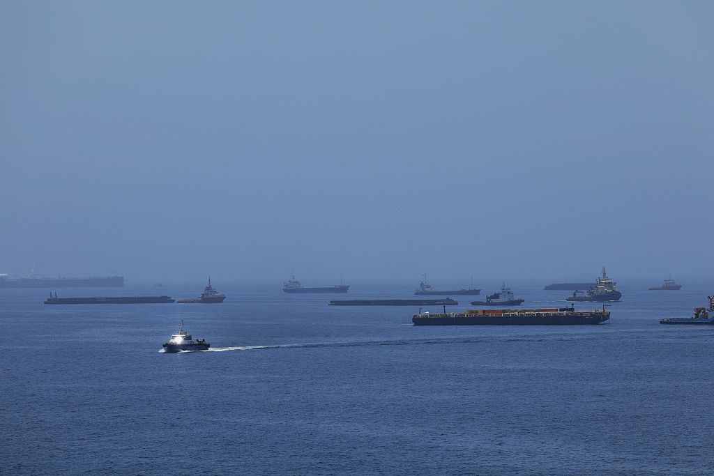 Evacuation plan through Hormuz for stranded ships in Gulf underway, UN agency says