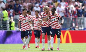 US advance to World Cup round of 32 with dominant 2-0 win over Australia