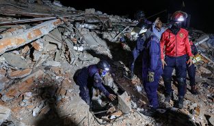 Death toll in Venezuela quake tops 1,400 as rescue efforts intensify
