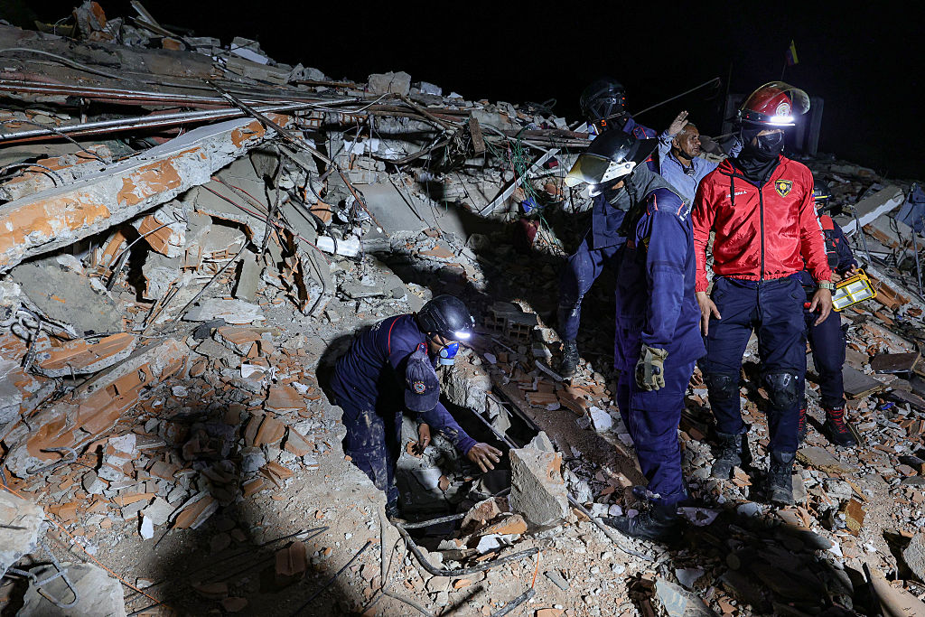 Death toll in Venezuela quake tops 1,400 as rescue efforts intensify