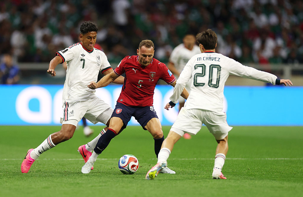 Mexico stay perfect and bounce Czechs out of World Cup with 3-0 win