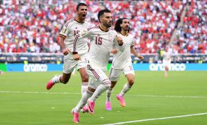 Baena strike sends Spain past Uruguay into World Cup knockouts