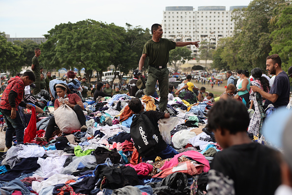 Survivors decry slow aid after deadly Venezuela quakes