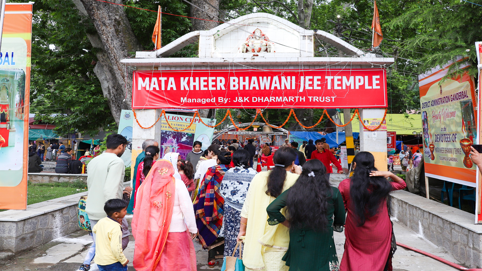 Hundreds of Kashmiri Pandits reach Mata Kheer Bhawani temple as CM Abdullah, LG Sinha extend greetings on festival