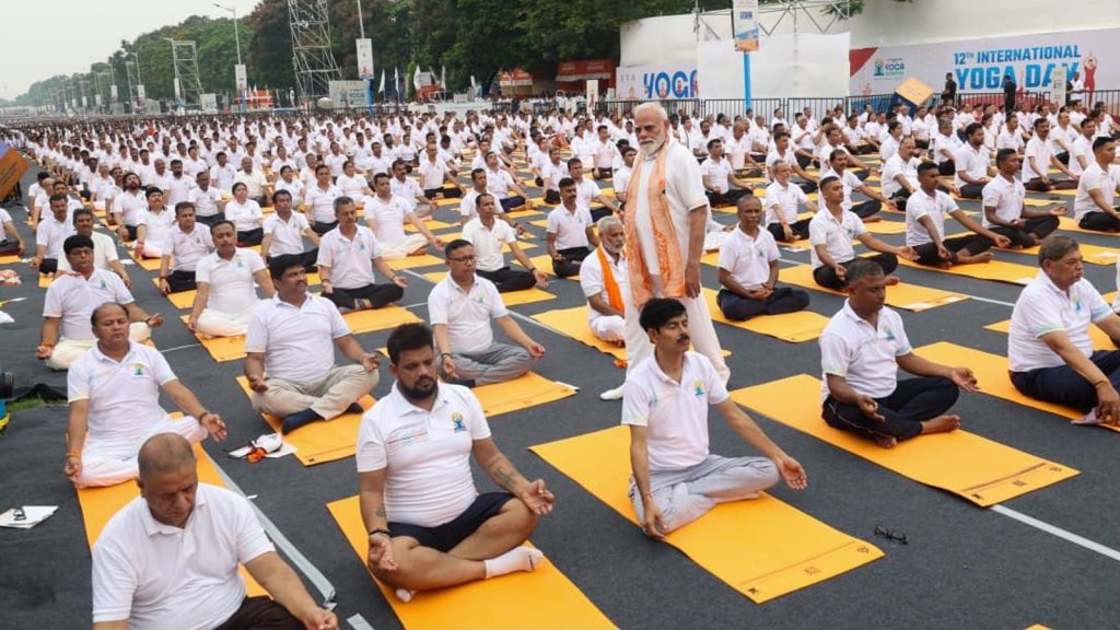 Modi-hails-yoga-2