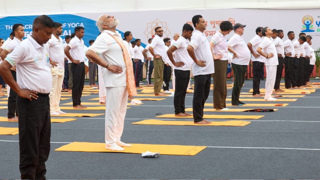 Modi-hails-yoga-5