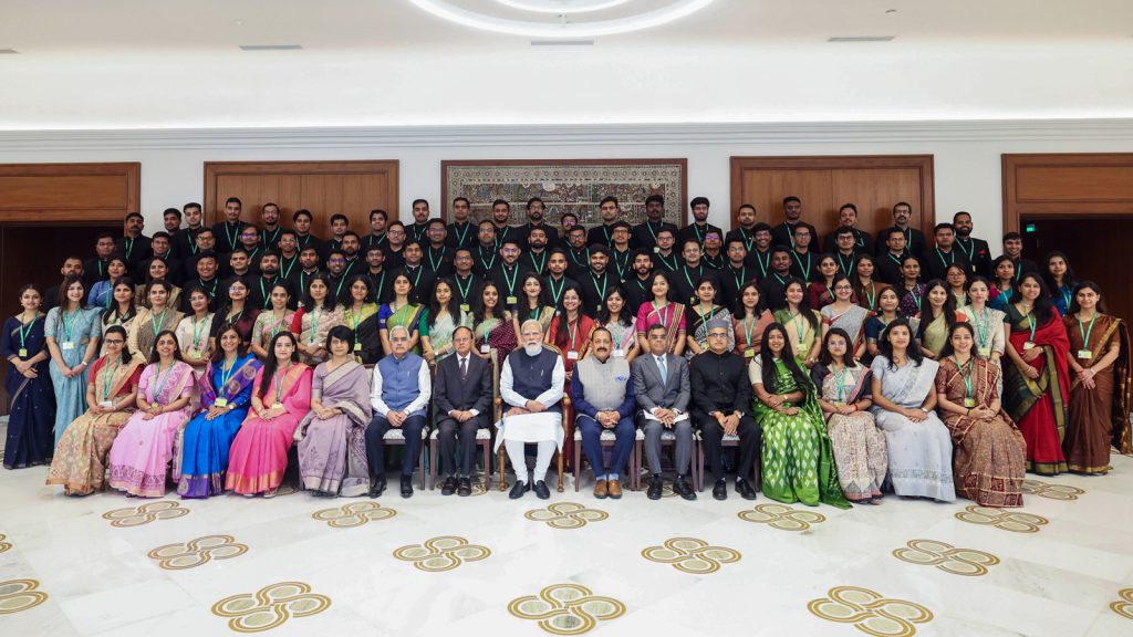 PM-Modi-IAS-officers-1