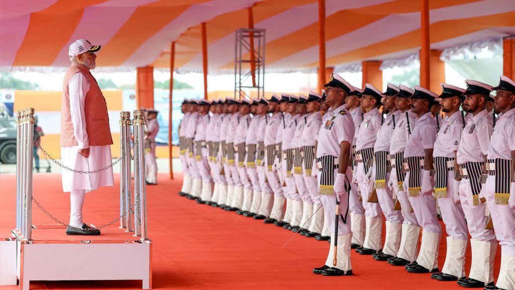 PM-Modi-Nay-warships-2