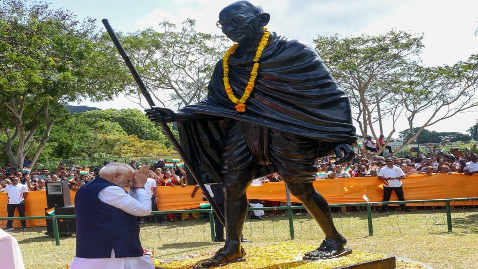 PM Modi pays tribute to Mahatma Gandhi, offers prayers at Victoria temple during Seychelles visit