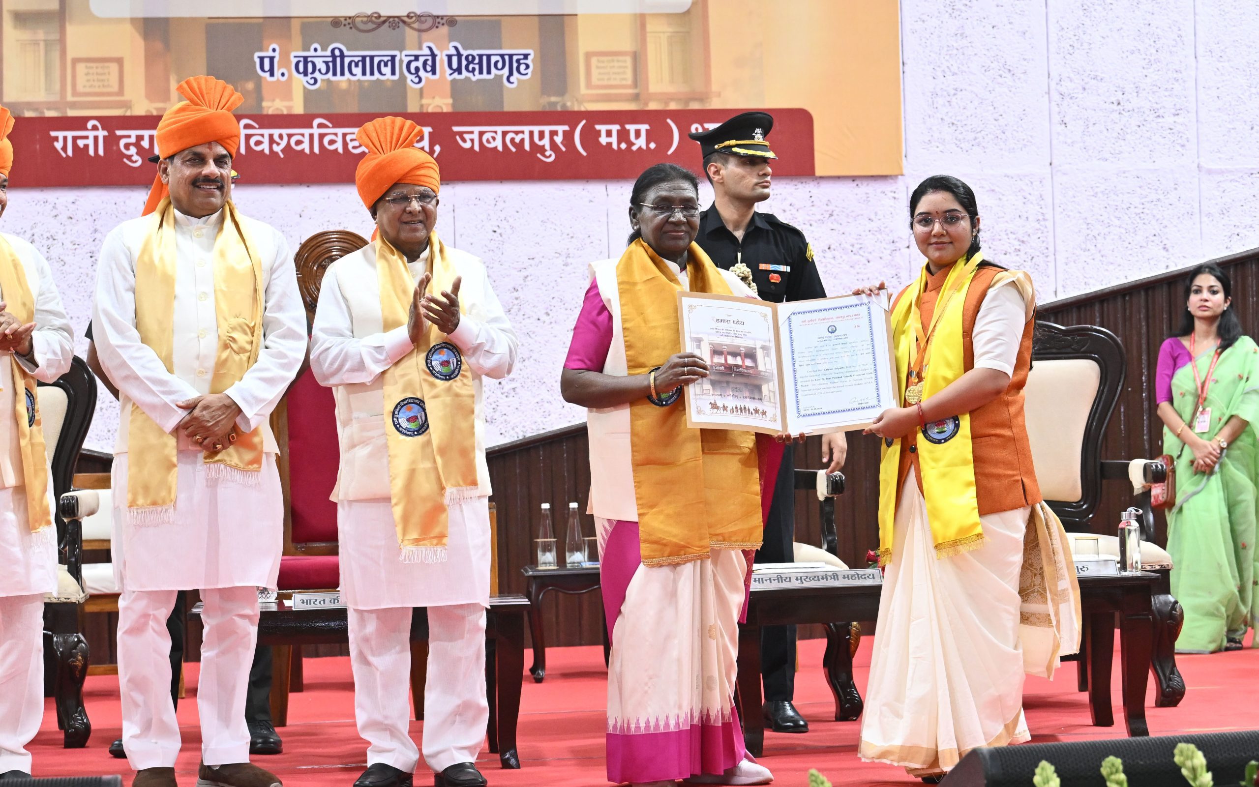 President Murmu urges students to use education for nation-building at Rani Durgavati University convocation
