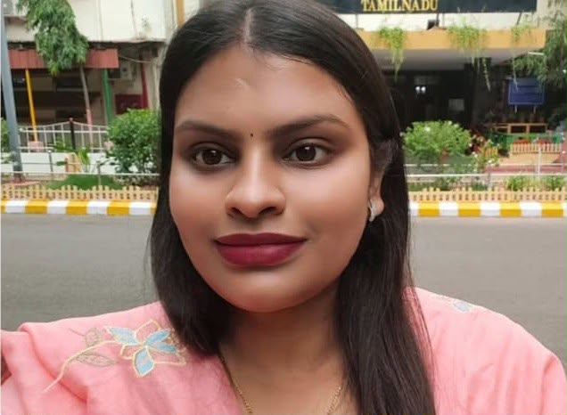 Raipur’s Charu Pandey Clears 19 Competitive Exams, Set to Receive Rashtrapati Bhavan ‘At-Home’ Honour