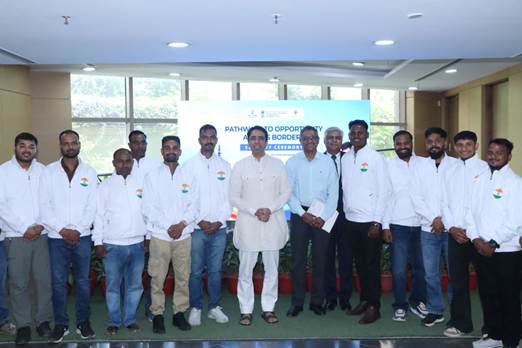 Jayant Chaudhary Flags Off 14 Indian Workers to Mauritius Under Bilateral Mobility Programme
