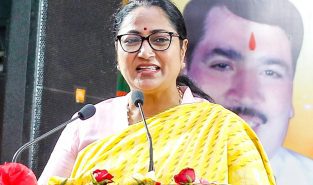 ‘Stop using plastic bag’: Delhi CM Rekha Gupta’s call to citizens