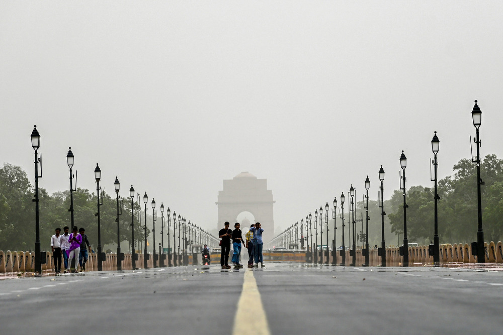 Delhi witnesses light early morning rain, humidity remains high