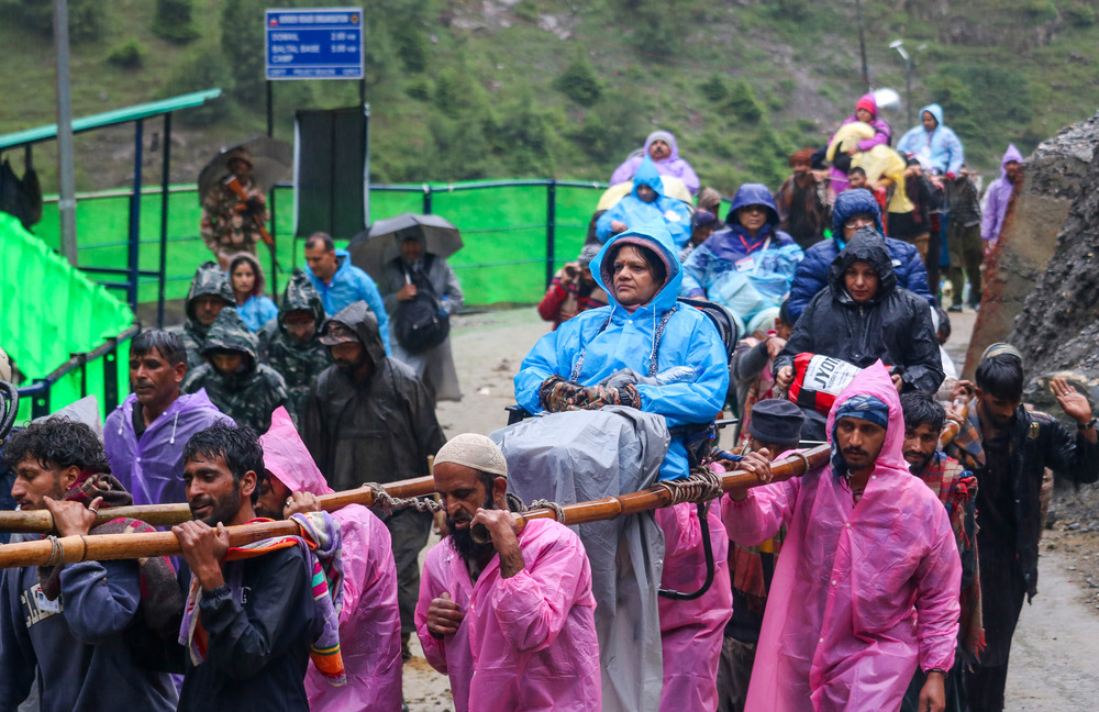 Amarnath Yatra 2026: Over 56,000 devotees have darshan in 3 days; heavy rush on tracks